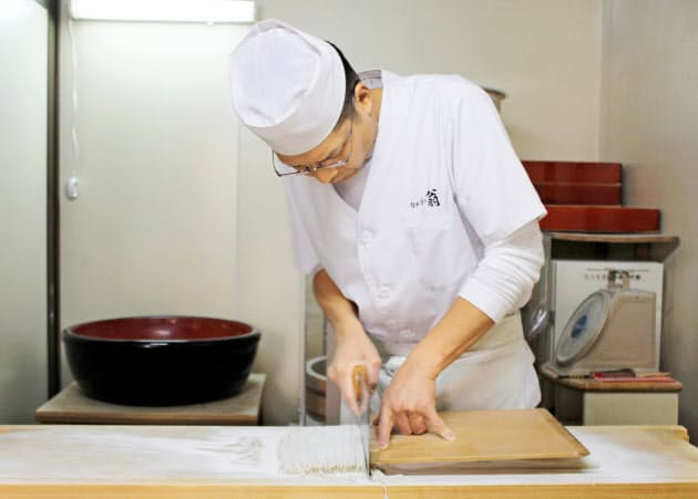 蕎麦を切る動画を公開しました！